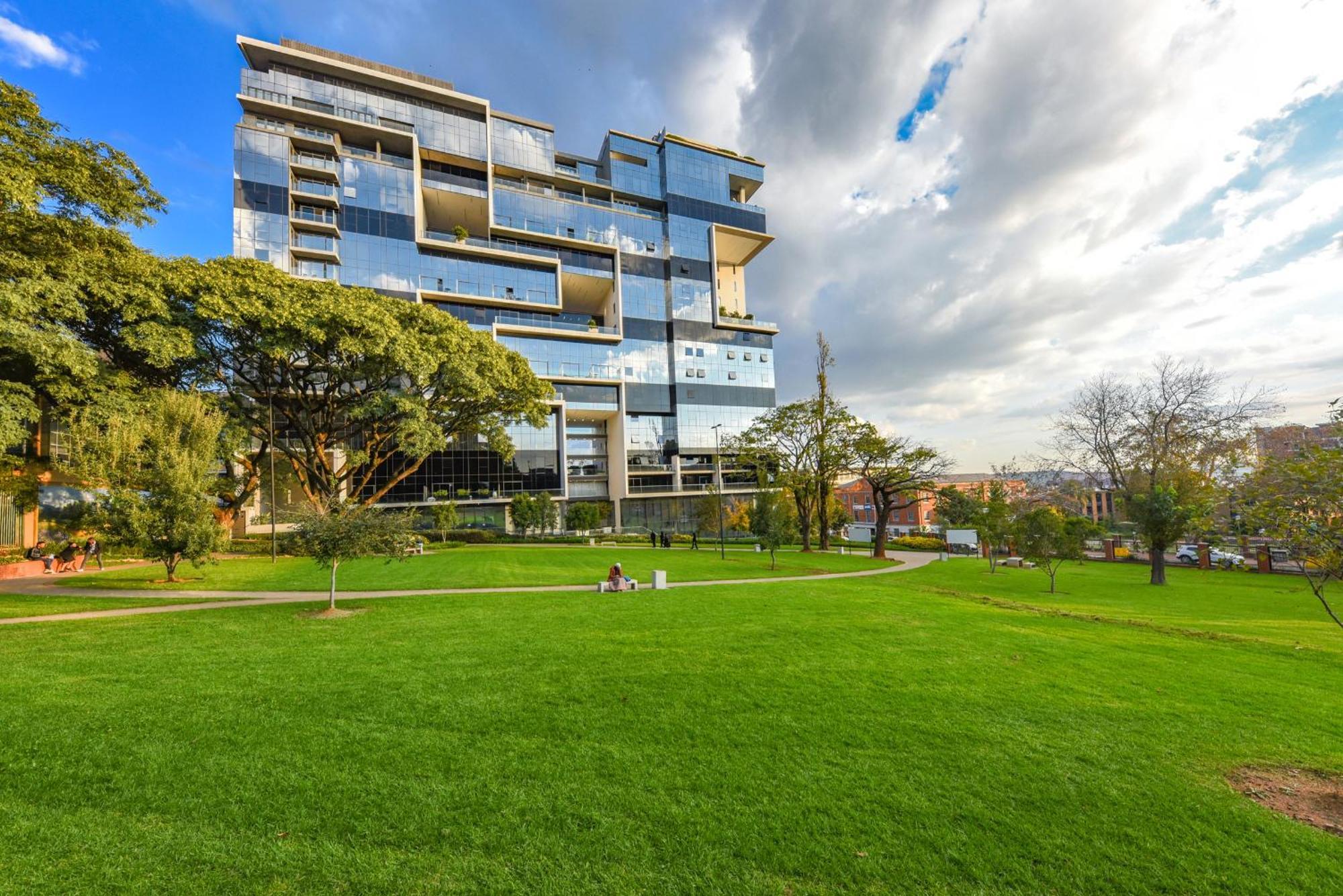 The Park Central Residence - With Generator Йоханесбург Екстериор снимка